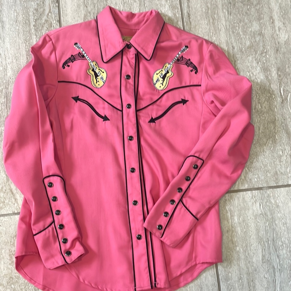 Scully retro western guitars and Cadillac button down shirt. Size xs unisex.